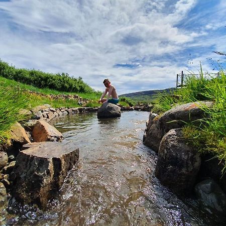 Hotel Laugarholl With Natural Hot Spring Холмавик Екстериор снимка