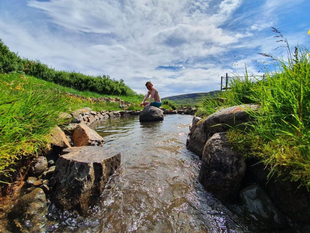 Hotel Laugarholl With Natural Hot Spring Холмавик Екстериор снимка